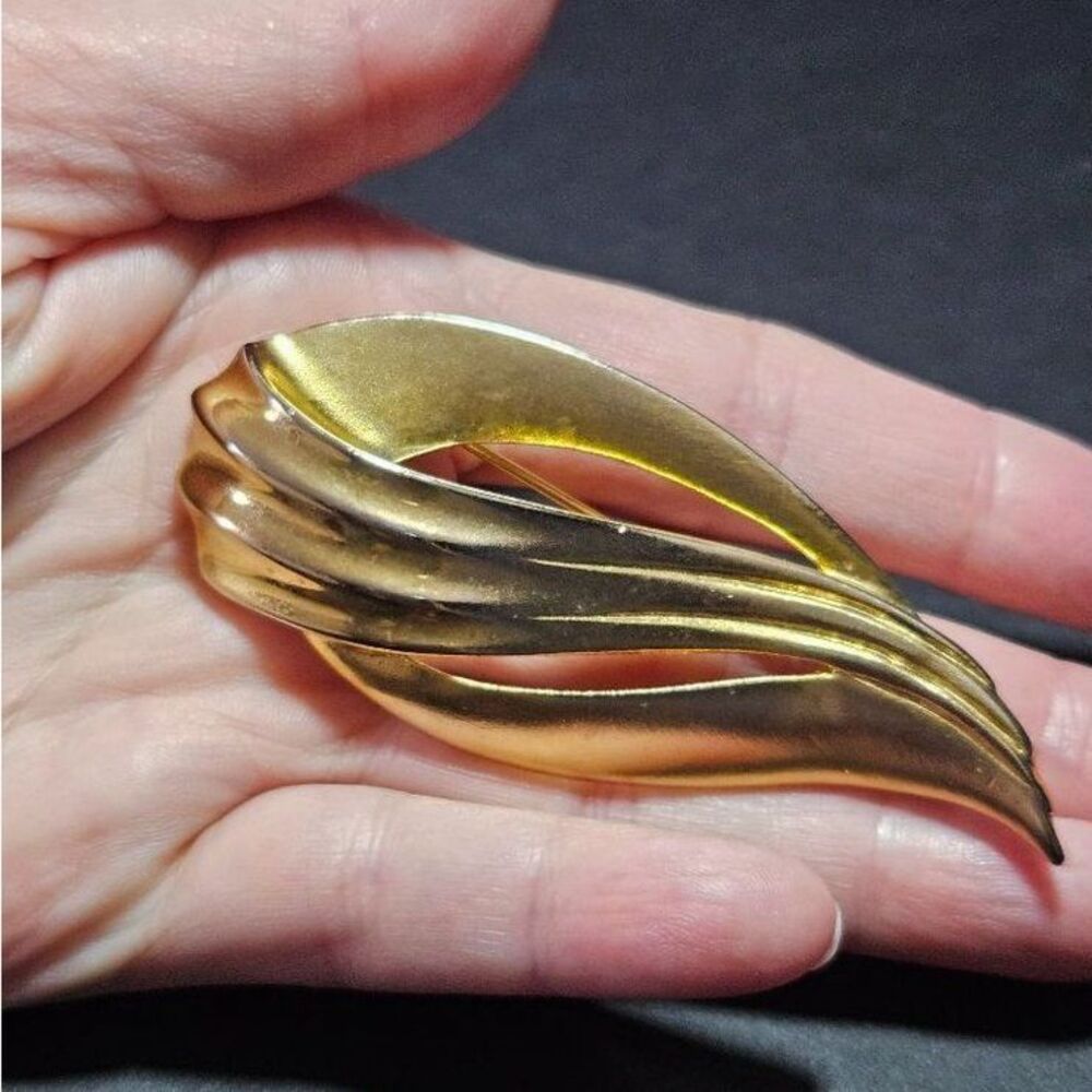 M Jent gold tone vintage swirl brooch